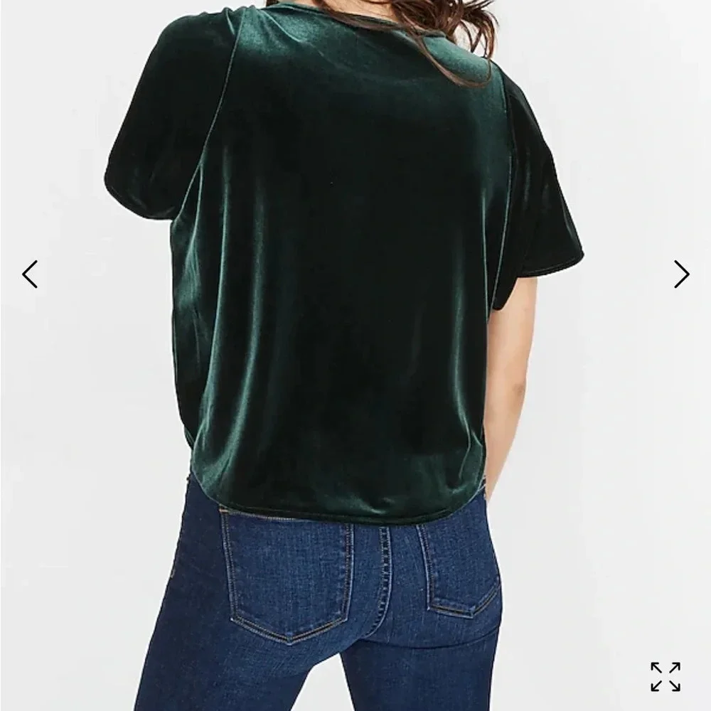 Madewell Velvet Butterfly Top dark green size medium curved hem‎